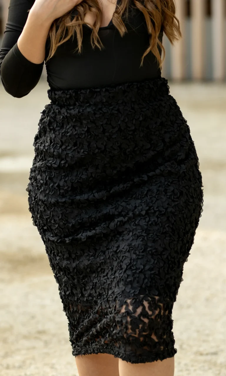 Czarna elegancka spódnica koronkowa Zuza