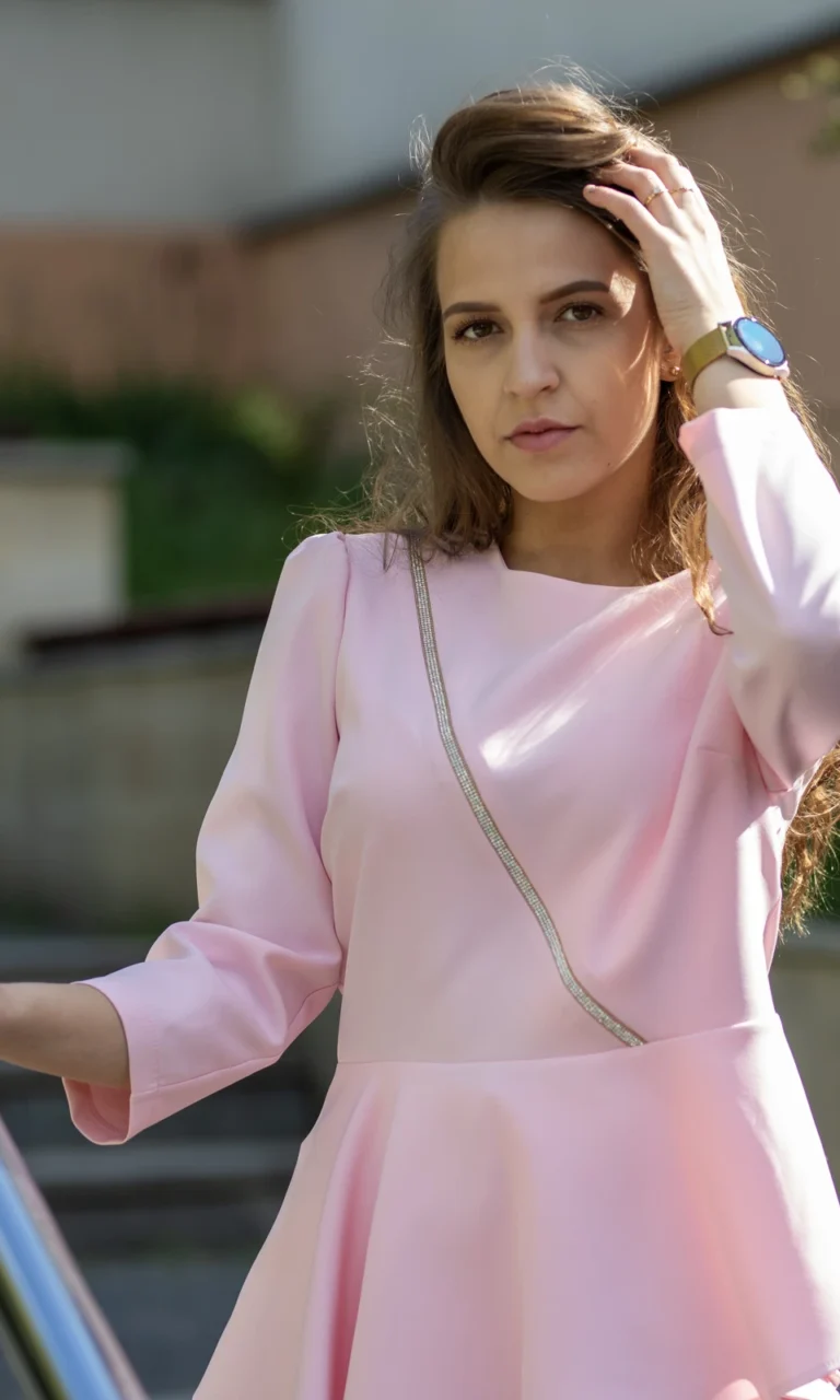 Stylowy komplet damski, bluzka i spodnie, pudrowy róż